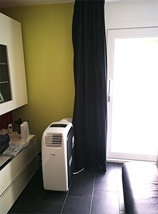 Mobiles Klimagerät an der Hauswand 3