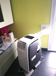 Mobiles Klimagerät an der Hauswand 3