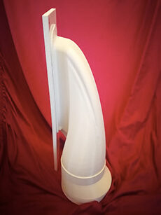 Klimahelfer Lufttrichter V06R rotem Hintergrund