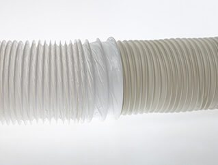 Klimaschlauch links überzieht Schlauch